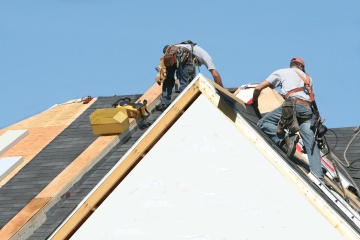 Choosing a Roofing Contractor: 6 Things to Consider